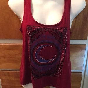 Moon tank top crimson color
